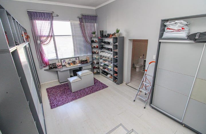 5 Bedroom Property for Sale in Nahoon Valley Park Eastern Cape